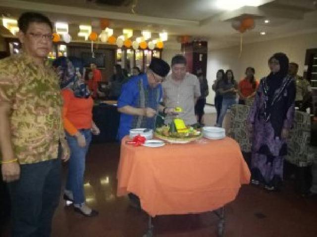 Potong Tumpeng, Rayakan Anniversary Natural Spa Berbagai Promo Spesial Hadir di Furaya Hotel