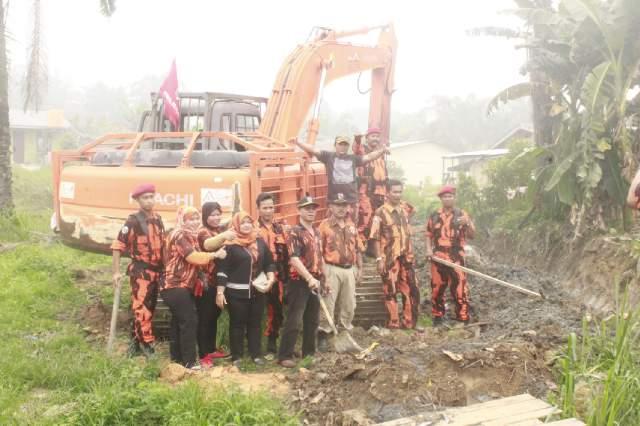 Sambut HUT 56 PP, MPC PP Rohil Gelar Bakti Sosial di Perumnas