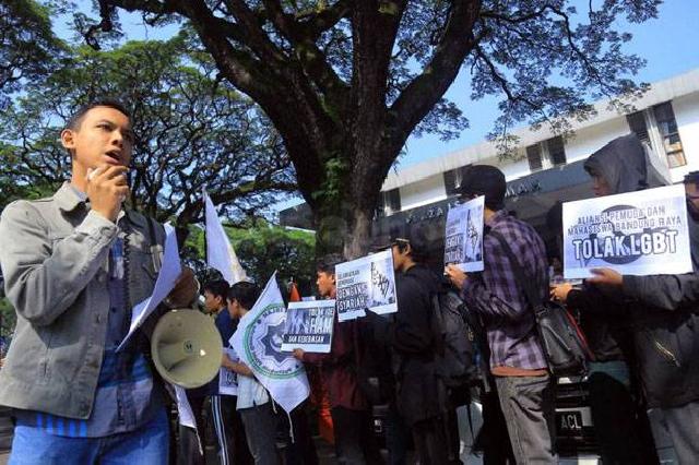 Tersangka Prostitusi Online Kaum Gay Aktivis LGBT