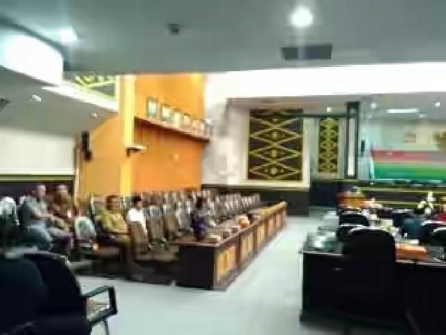 Banyak Bangku Kosong, Paripurna DPRD Pekanbaru Molor
