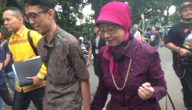 Genggam Tangan Ibunda, Kiswinar Keliling Polda