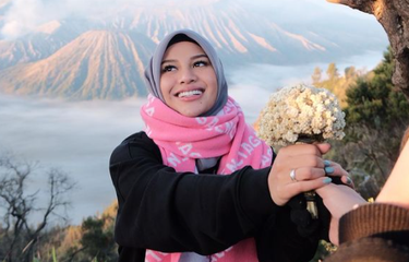 Atta Halilintar Buka Suara soal Bunga Edelweis untuk Aurel Hermansyah