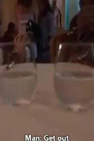 Dua Muslimah di Prancis Diusir dari Restoran karena Berjilbab