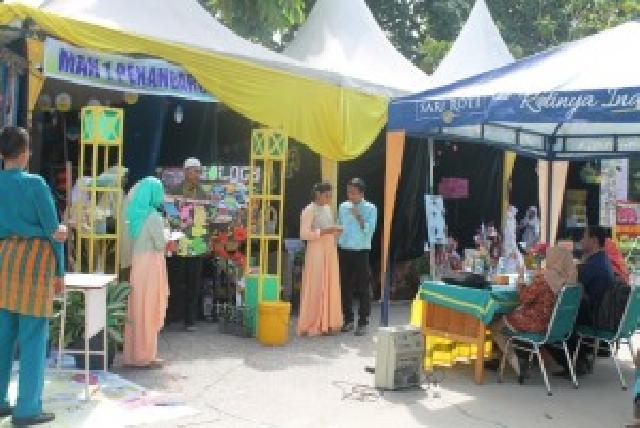 8 Sekolah Adu Kreasi Dalam Bio Expo School Competition