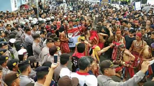 Masyarakat Sulut Tolak Kedatangan Fahri Hamzah di Manado