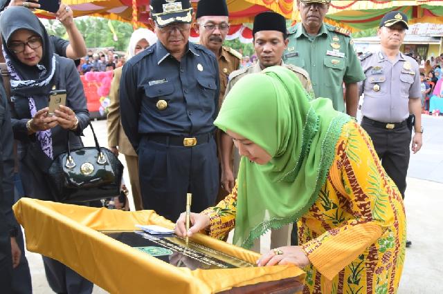 Bupati Inhil Dampingi Bunda Paud Resmikan Gedung PAUD Kateman