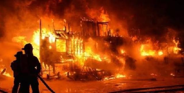 Ini Asal Api Yang Melalap 1 Rumah Dan 1 Warung Nasi Cepat Saji Tembilahan