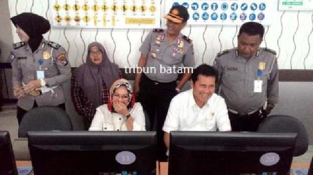 Buat SIM di Polresta Barelang, Menteri Asman Abnur Cuma Butuh 45 Menit