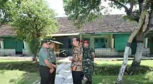 Coretan Tangan Jokowi untuk Prajurit TNI di Sukoharjo