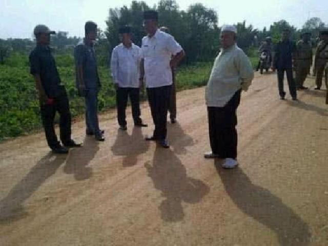 Bupati Rohil Proritaskan Jalan Penghubung dan Jembatan
