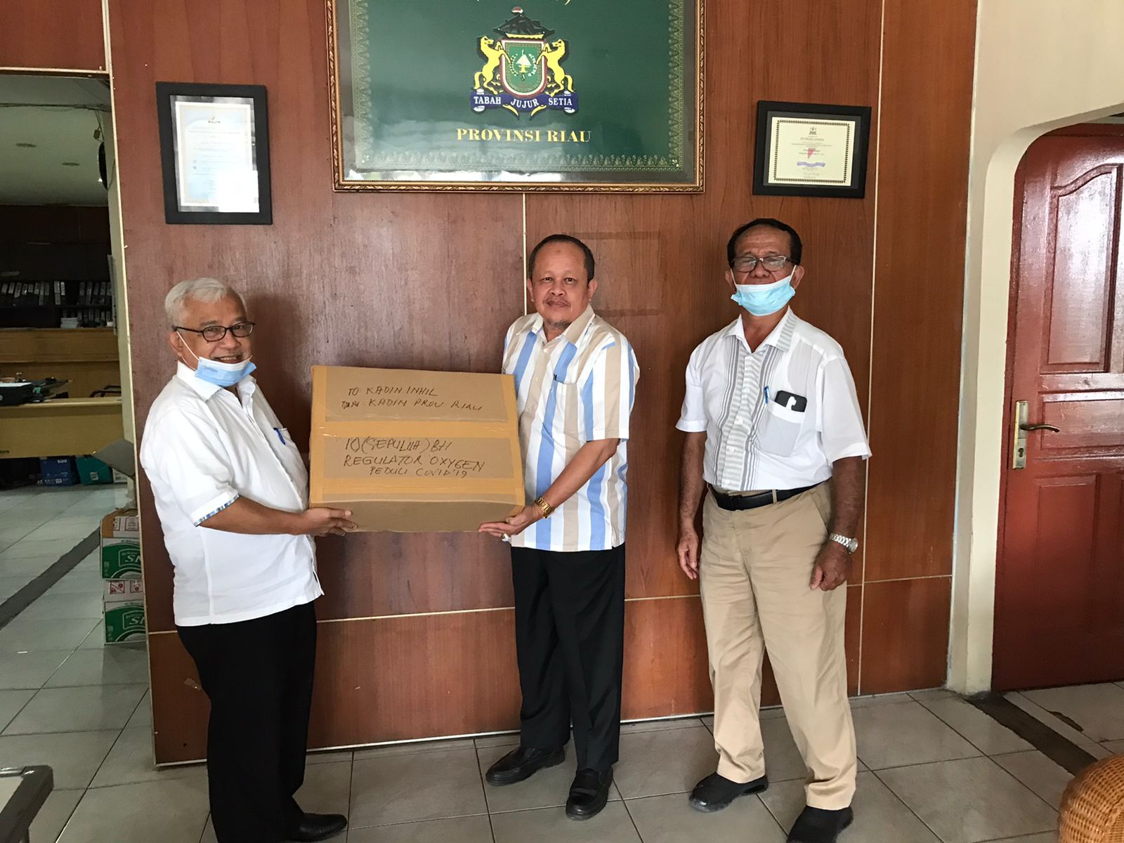 Kadin Riau Bantu Puluhan Tabung Oksigen Untuk RSUD Puri Husada Tembilahan