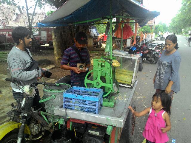 Penjual Es Tebu di Inhil Ini Dapat Sekolahkan 2 Anaknya Hingga Perguruan Tinggi