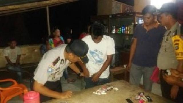 Menekan Angka Kriminalitas Polsek Tapung Hilir Lakukan Giat Cipta Kondisi, 10 Orang Terciduk di Kafe