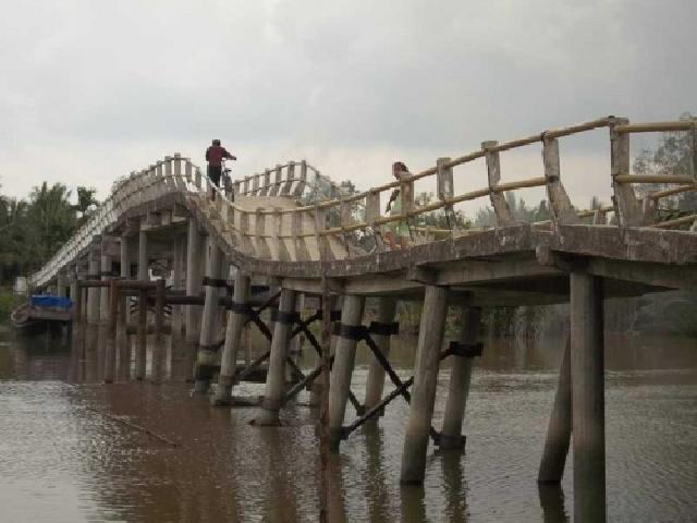 3 Jembatan Di Kecamatan Batang Tuaka Inhil Hampir Ambruk