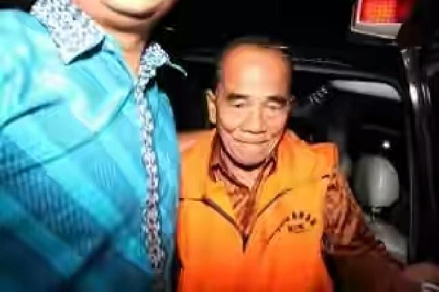 Ternyata Begini Sikap Annas Maamun Kepada Bawahannya Dulu