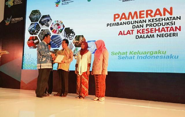 Bupati Terima Penghargaan Dari Kementrian Kesehatan RI