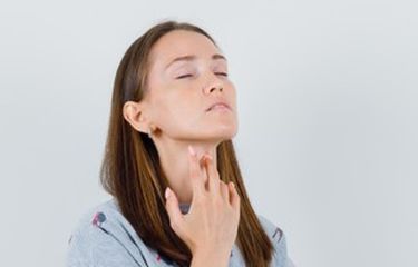 11 Penyebab Sakit Tenggorkan, Bukan Hanya Gejala Covid-19