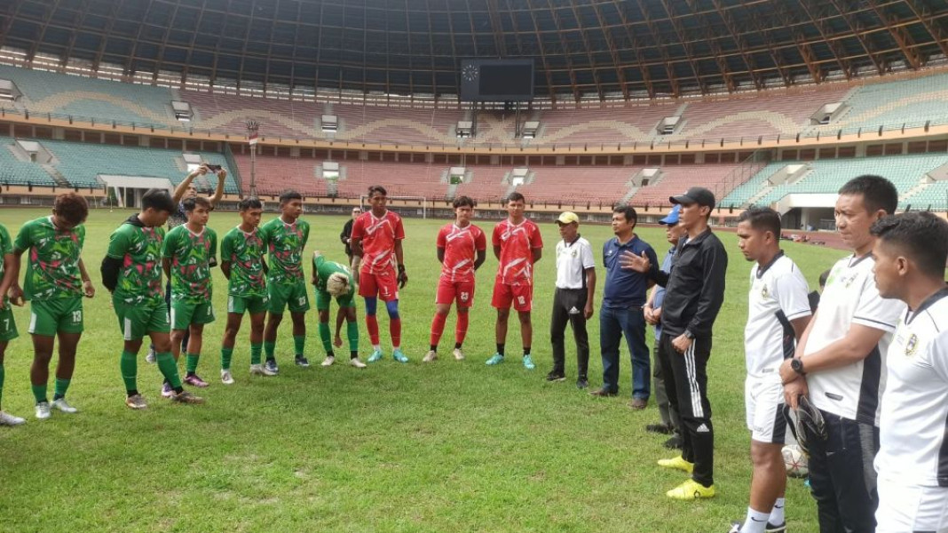 KONI Riau Cek Latihan Tim Sepakbola Porwil XI