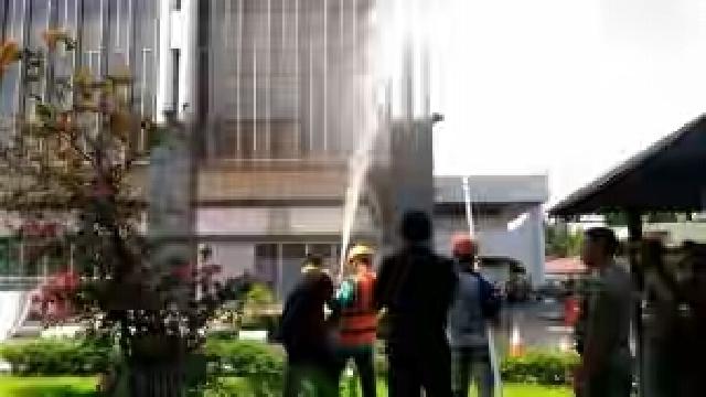 Kantor Gubernur Riau Terbakar