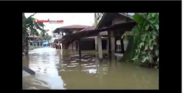 Gubri Tinjau Banjir di Kampar