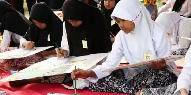 Jaga Permainan Tradisional, Ratusan Anak di Purwakarta Ikut Festival Layang–layang