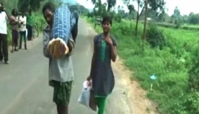 Tak Ada Uang Buat Sewa Ambulans, Suami Gendong Jenazah Istri