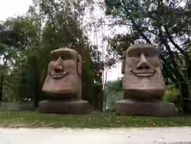 Ada Patung Etnik Disini