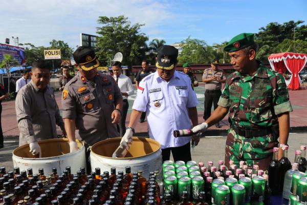 Polres Inhil Musnahkan 469 Botol Miras dan 2175 Liter Tuak