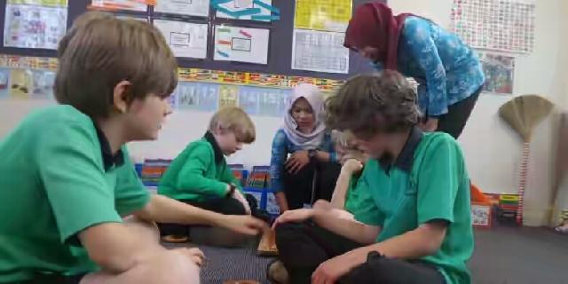 Riangnya Anak SD di Australia Belajar Bahasa Indonesia lewat Congklak