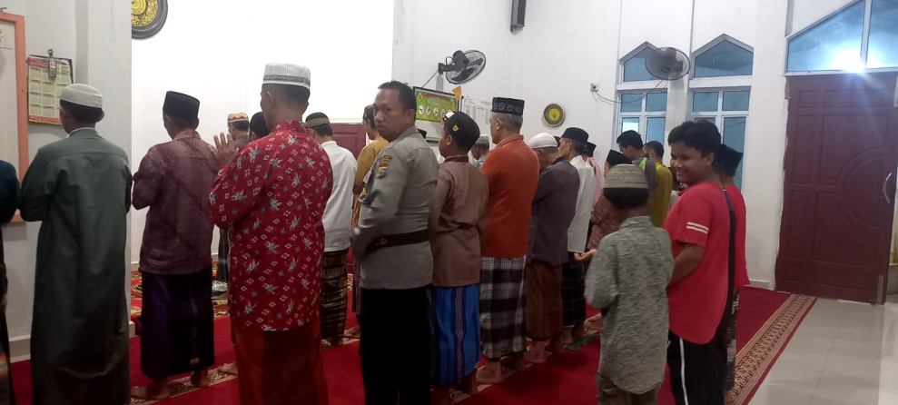 Bripka Sudirman Sampaikan Sosialisasi Pemilu Damai kepada Jamaah Surau Naj'mul-Huda
