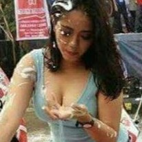 Wooow! Asli Seksi Banget Sampai Nyembul Itunya, Cewek Nyuci Motor di Auto Contes