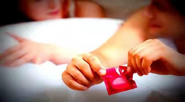 Awas, 6 Kesalahan Saat Memasang Kondom Ini Bisa Bahaya