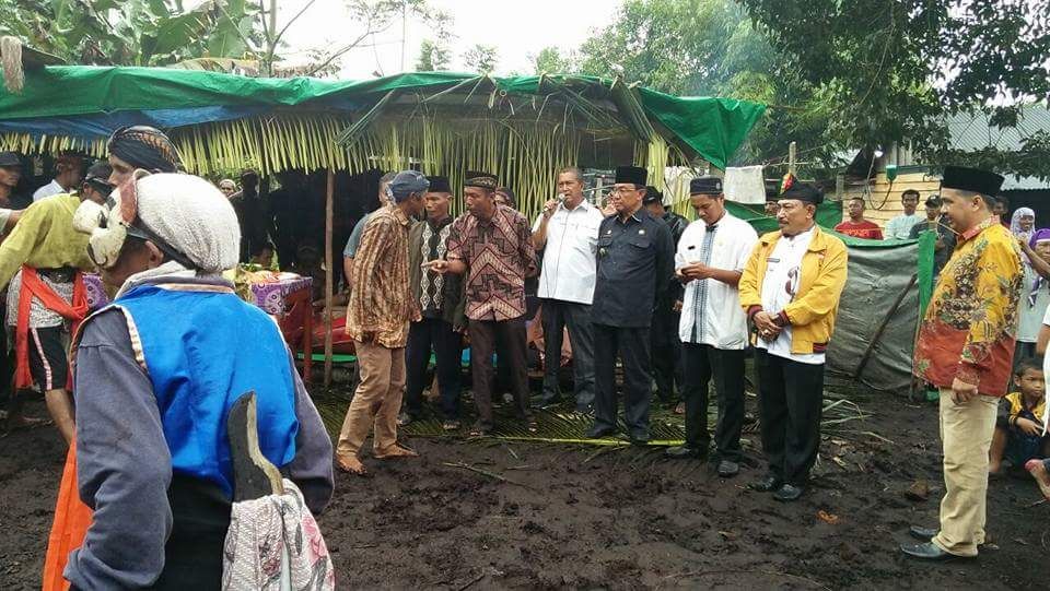 Kunker ke Kecamatan Pulau Burung, Bupati Inhil Resmikan Gedung PAUD dan Pustu
