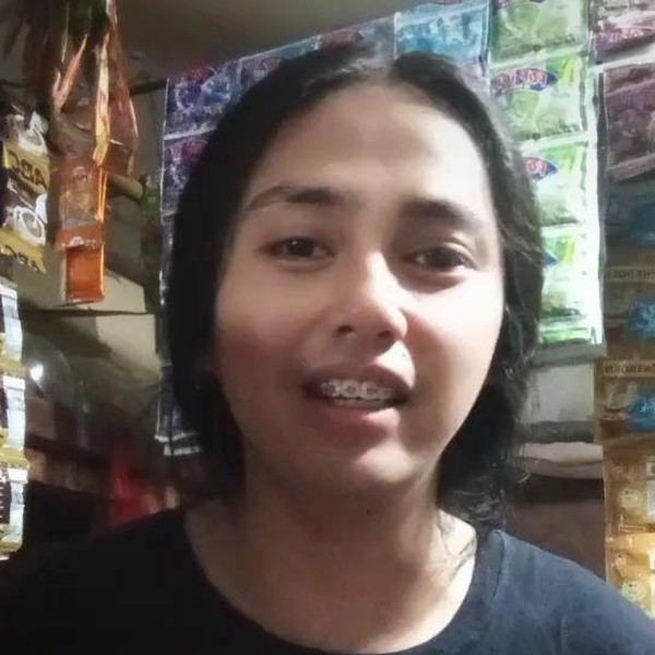 Cowok Cantik Penjual Kopi di Surabaya Akhirnya Punya Pacar Gegara Viral