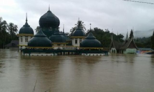 Sepenggal Kisah Dari Negeri Tenggelam (2): Malam Pertama, Sara Hampir Jatuh ke Air