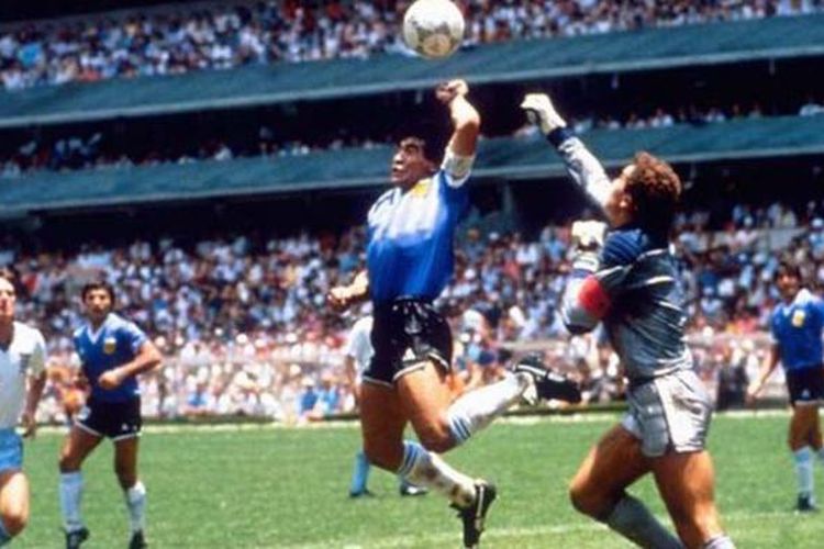 Mau Dapat Kaus yang Dipakai Maradona saat Cetak Gol 