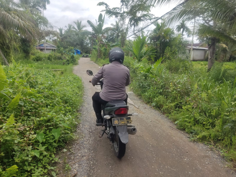 Personil Polsek Tempuling Cooling System di Parit 6 Sungai Salak