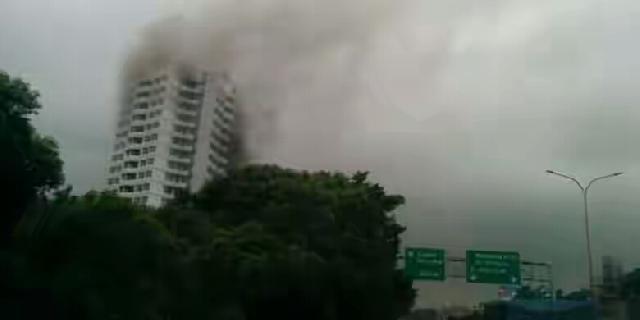 Kebakaran di Apartemen Parama TB Simatupang, 38 Mobil Damkar Dikerahkan