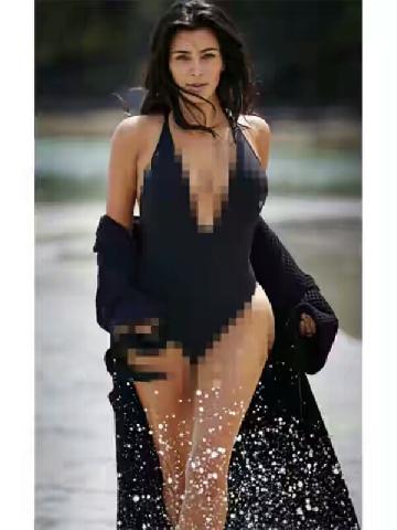 Meski Baru Melahirkan, Kim Kardashian Tampil Seksi Berbikini