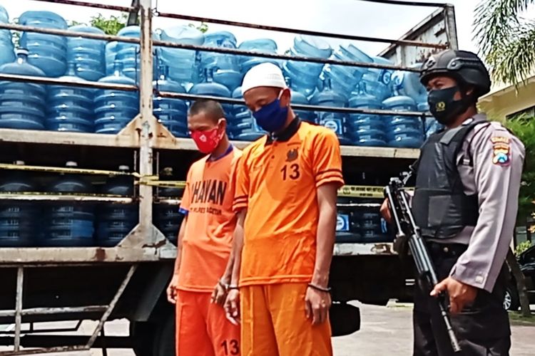 Modus Ganti Isi Galon dengan Air Biasa tetapi Tutup Segel Resmi, 2 Agen Ditahan Polisi