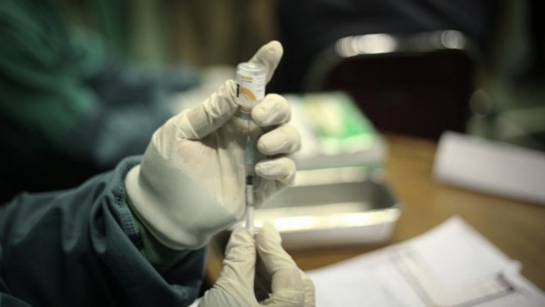 Satgas Covid-19 Riau Klarifikasi Isu Kejadian Fatal Usai Vaksin