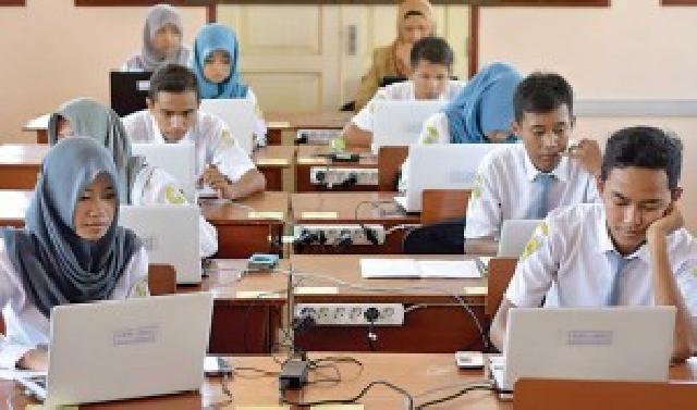 Siswa Paket B dan C Juga Ikut Ujian Nasional Berbasis Komputer