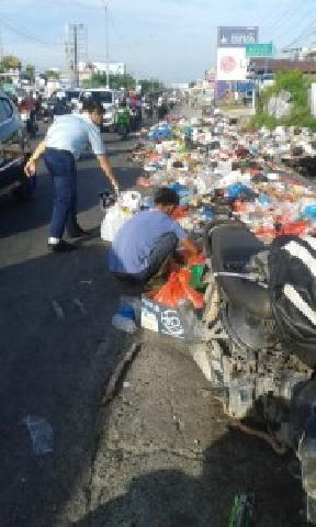Sampah, Pengganti Bunga di Tepi Jalan