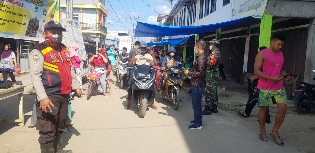 Pemdes Belantaraya Bagikan 2000 Pcs Masker Gratis Kepada Masyarakat