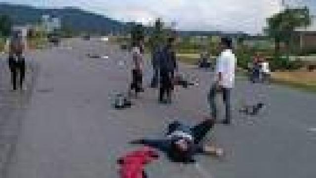 Dua Polwan Terkapar di Badan Jalan