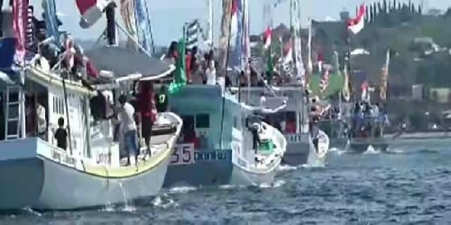 Rayakan Tahun Baru Islam, Nelayan Pinrang Pawai dengan 40 Perahu Hias