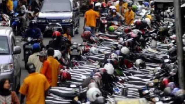 Petugas Tarik Uang Parkir Tidak Sesuai Perda, Bambang: Itu PR Kita