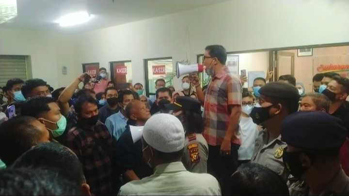 Ratusan Pedagang STC Pekanbaru Demo Pihak Pengelola: Permintaan Kami Sederhana!