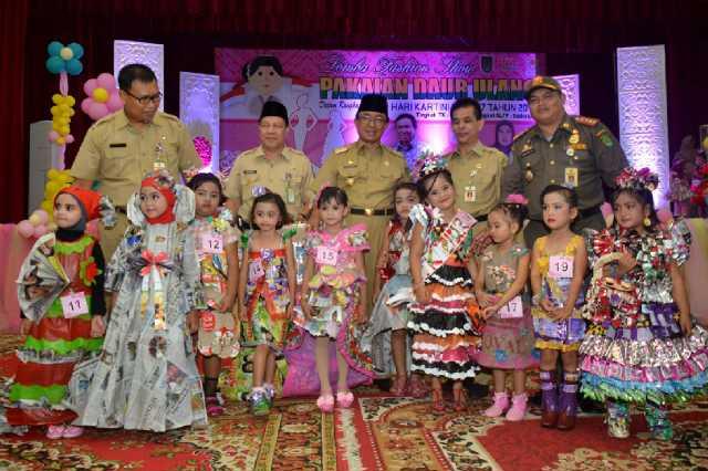 Hari Kartini, Bupati Inhil Buka Fashion Show