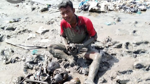 Masyarakat Heboh Temukan Puluhan Tulang Belulang Ditepian Pantai